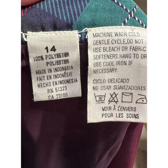 Vintage Chaus Plaid Tartan Skirt with Coat of Arms. Size 14 EPC! - Picture 6 of 6